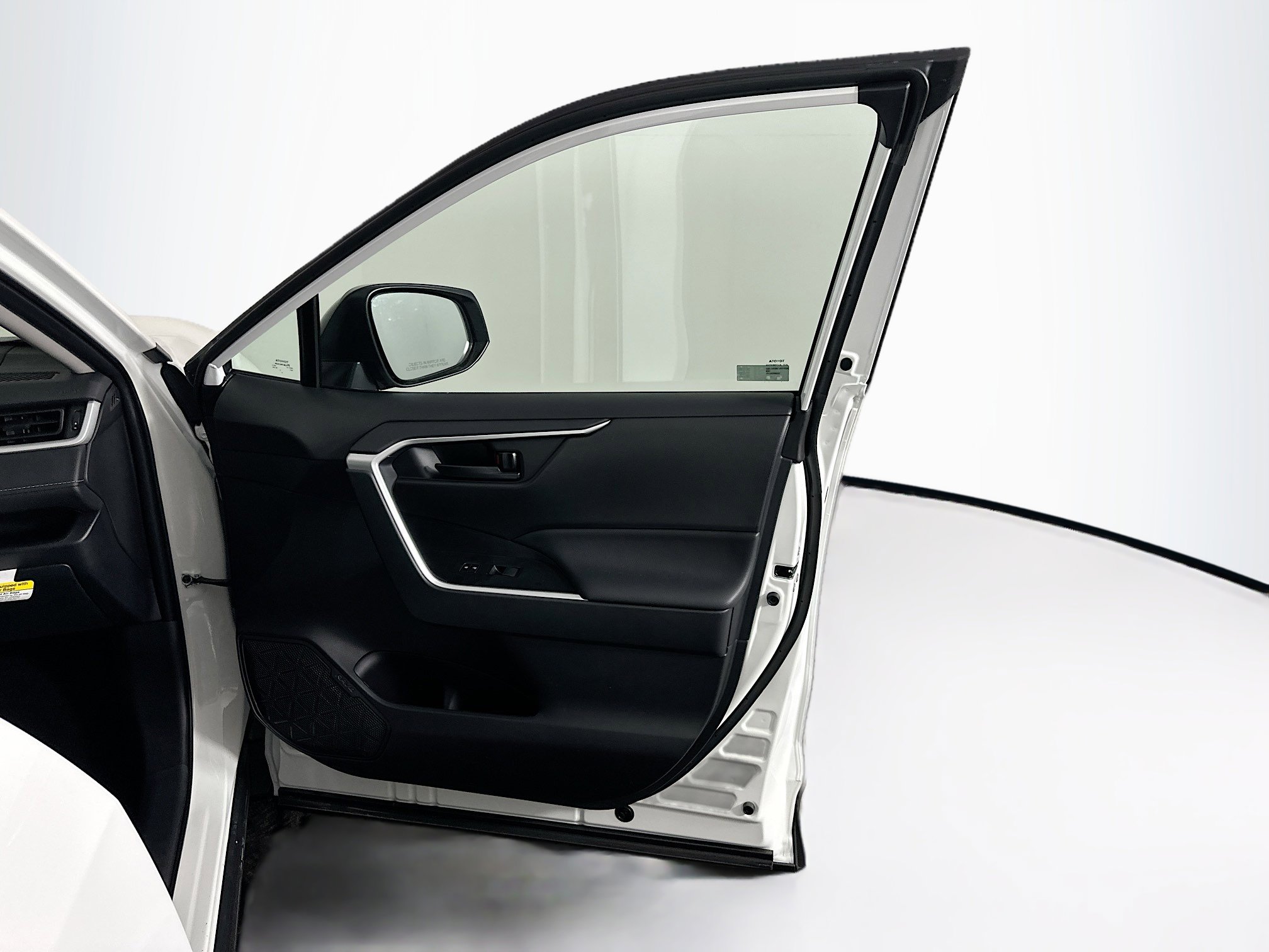 Used 2025 Toyota RAV4 LE image 31