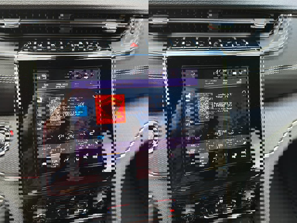 New 2025 Jeep Grand Cherokee Altitude image 14