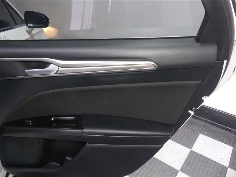 Used 2017 Ford Fusion SE w/ Fusion SE Technology Package image 23