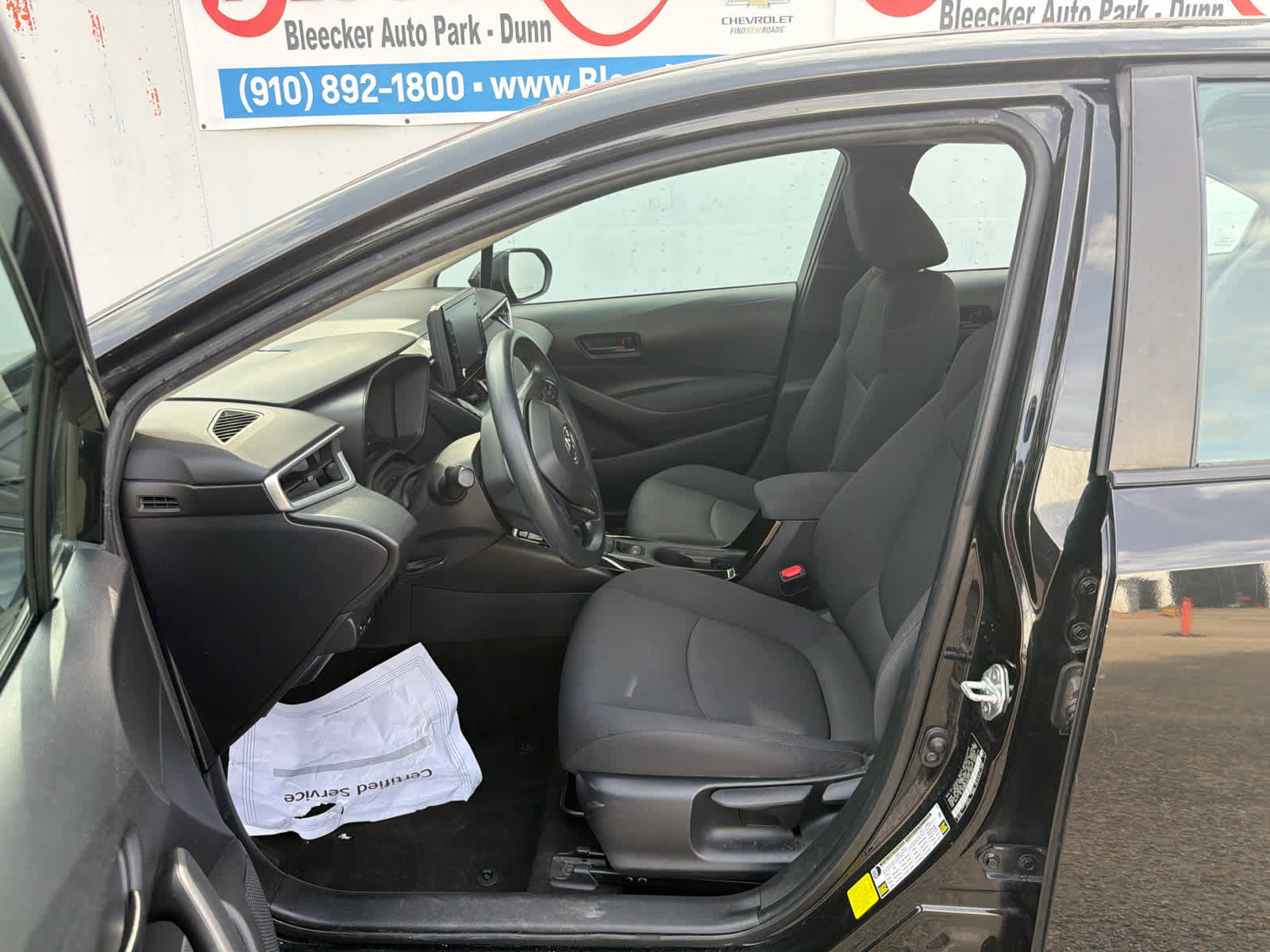 Used 2022 Toyota Corolla LE FWD image 18