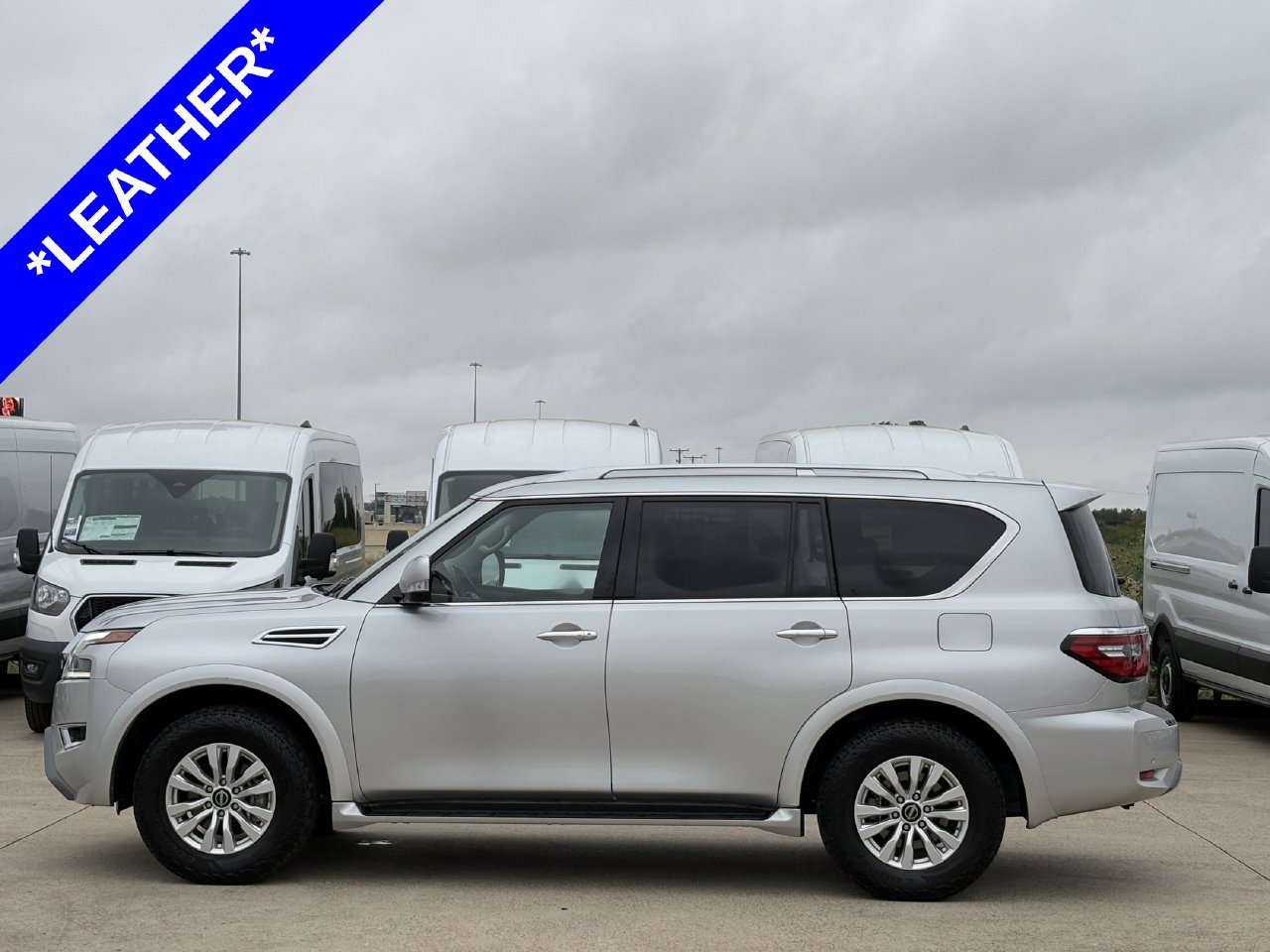 Used 2024 Nissan Armada SV RWD image 3
