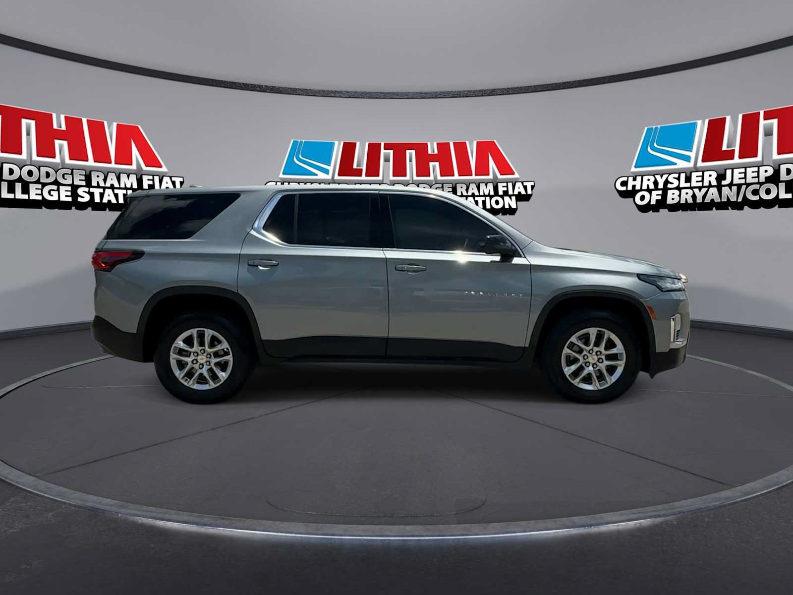 Used 2023 Chevrolet Traverse LS FWD image 9