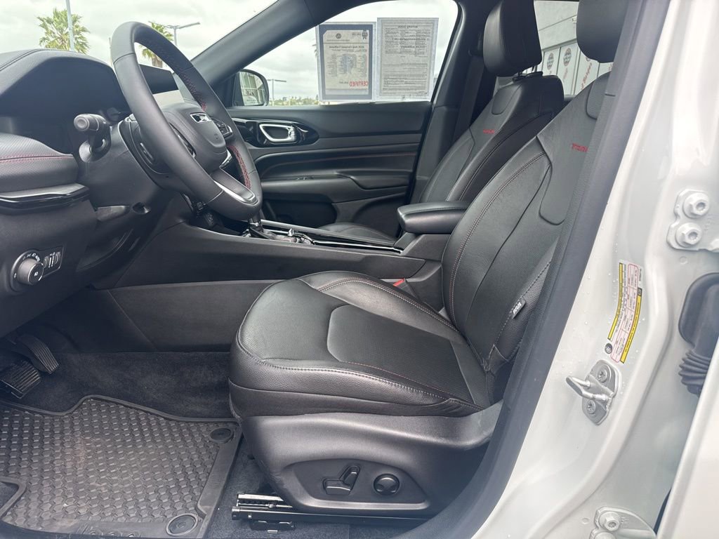 Certified 2025 Jeep Compass Trailhawk w/ Trailhawk Elite Group image 16