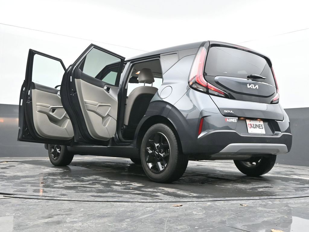 Used 2025 Kia Soul LX w/ LX Technology Package image 90