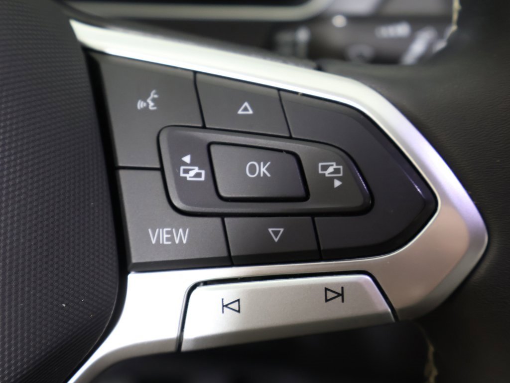 Used 2023 Volkswagen Tiguan SE image 42