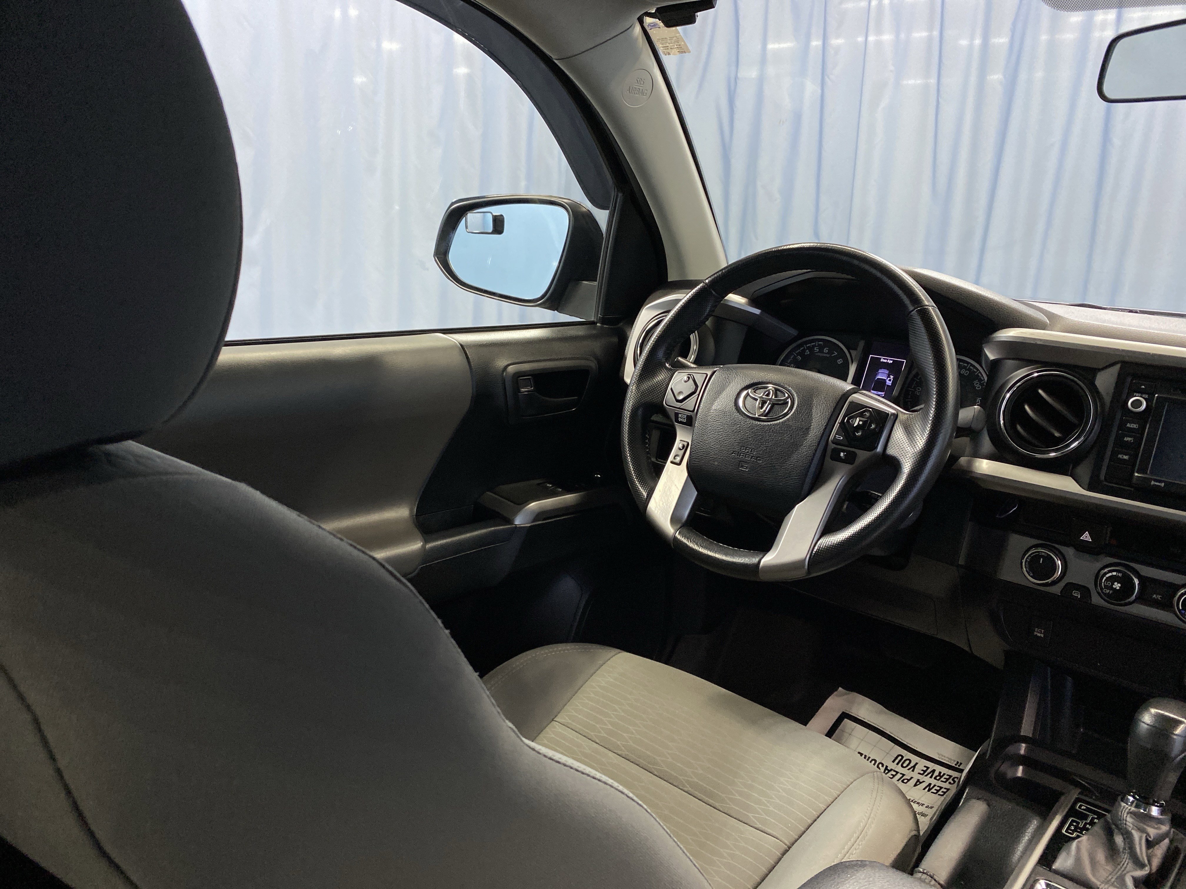 Used 2017 Toyota Tacoma 4x4 Access Cab image 33