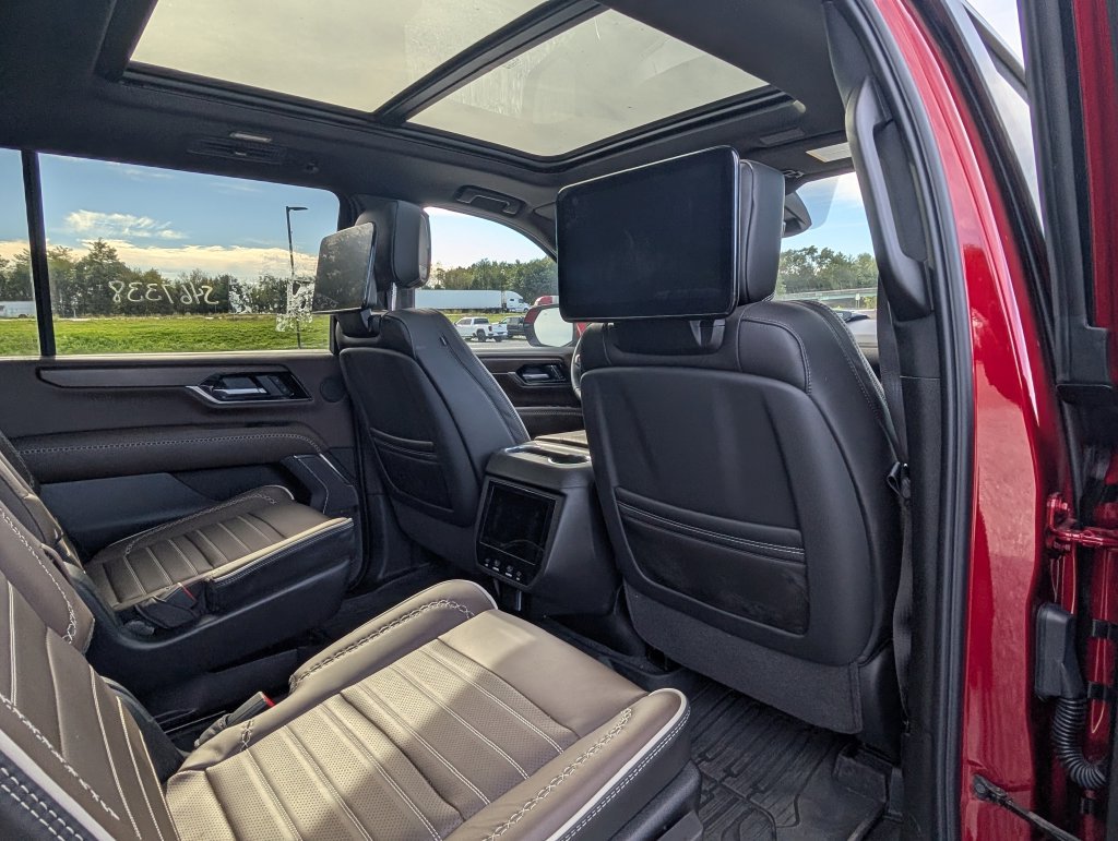 Used 2026 GMC Yukon XL Denali Ultimate w/ LPO, Floor Liner Package AWD/4WD image 18
