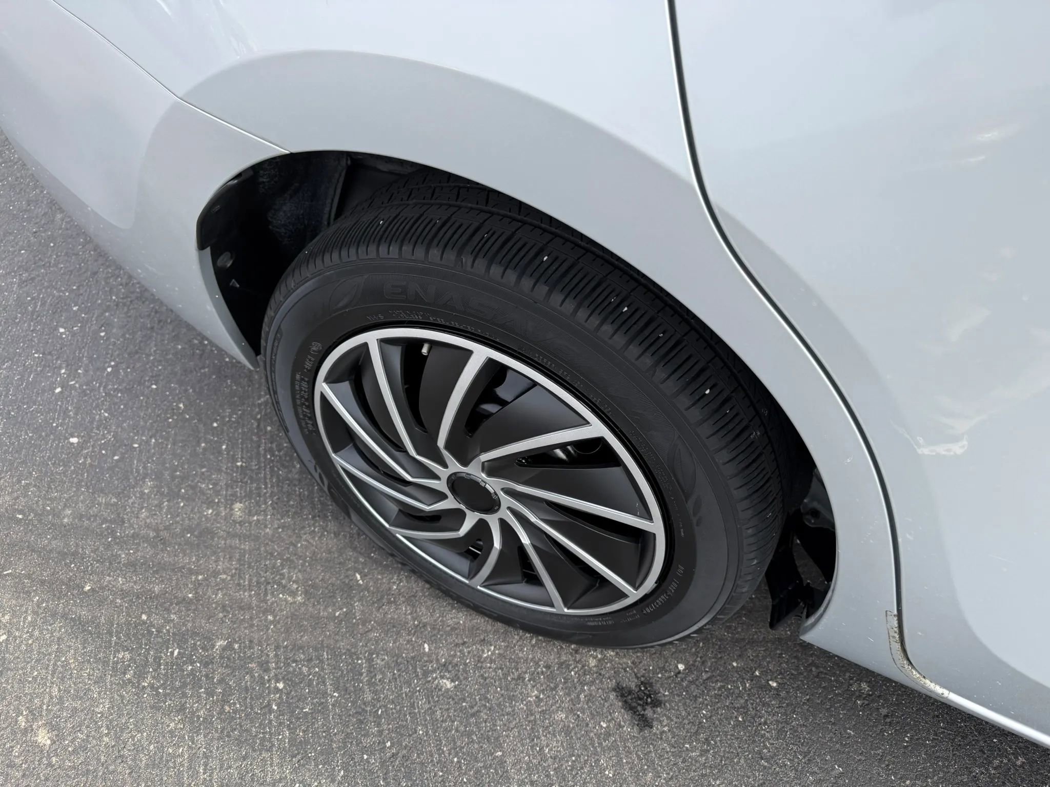 Used 2017 Toyota Corolla LE image 30