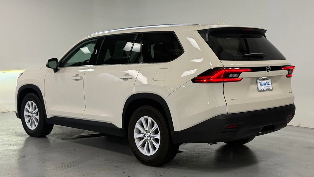 Used 2024 Toyota Grand Highlander XLE image 3