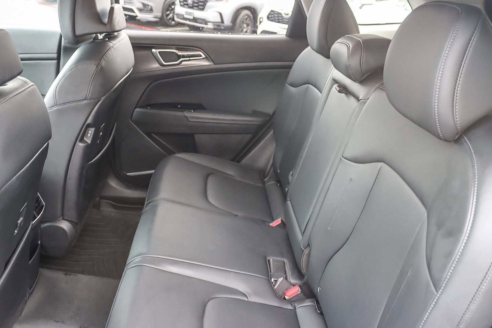 Used 2023 Kia Sportage EX image 16