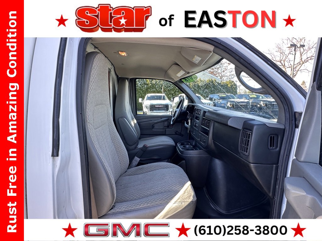Used 2015 GMC Savana 3500 Extended w/ Smoker's Package image 9