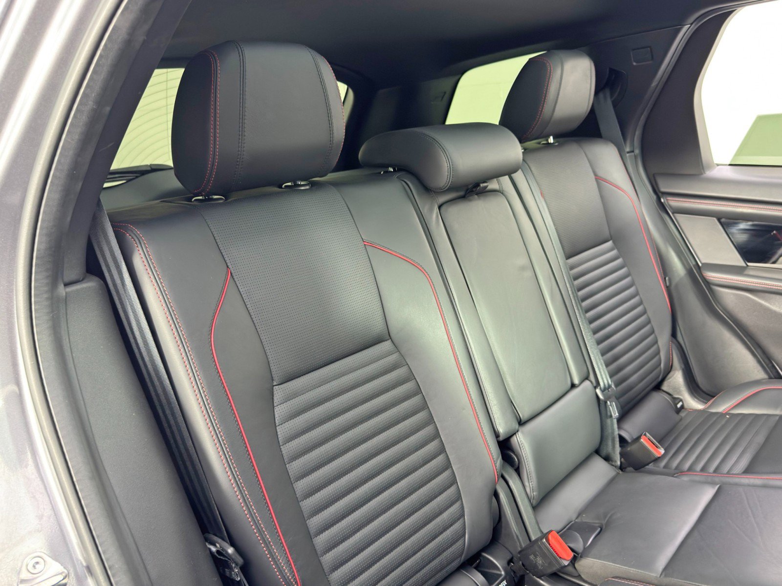 Used 2021 Land Rover Discovery Sport SE R-Dynamic image 40