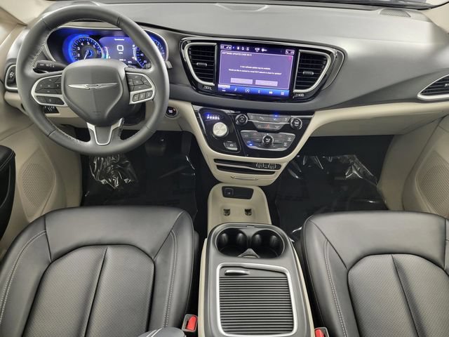 Used 2024 Chrysler Pacifica Touring-L FWD image 20