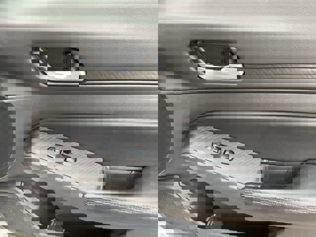 Used 2025 Nissan Altima 2.5 SV image 15