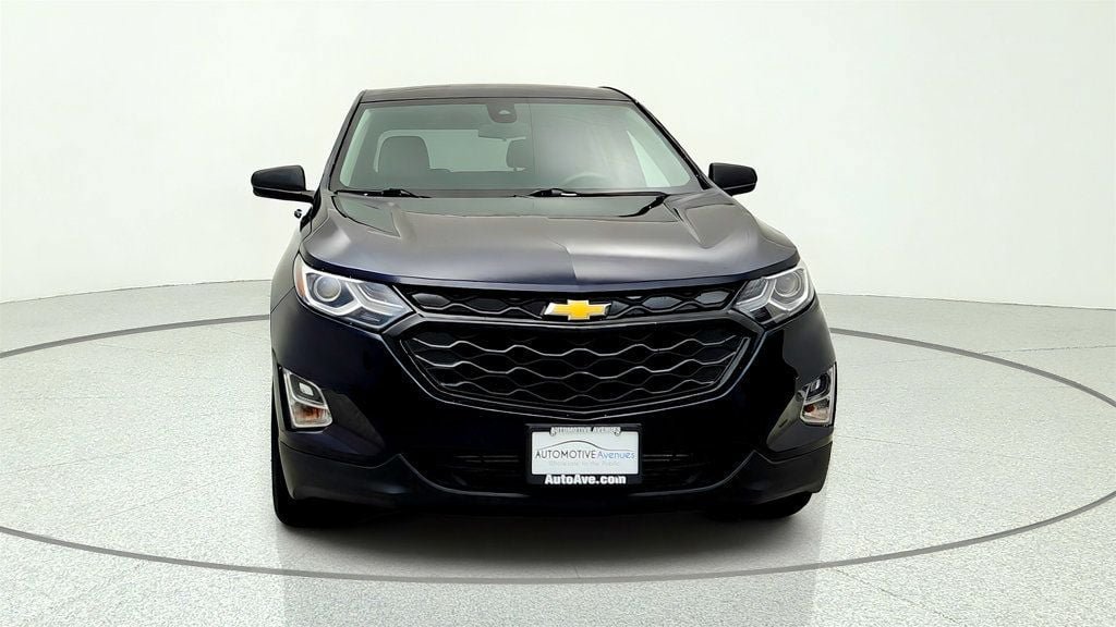 Used 2020 Chevrolet Equinox LS w/ LS Convenience Package FWD image 2