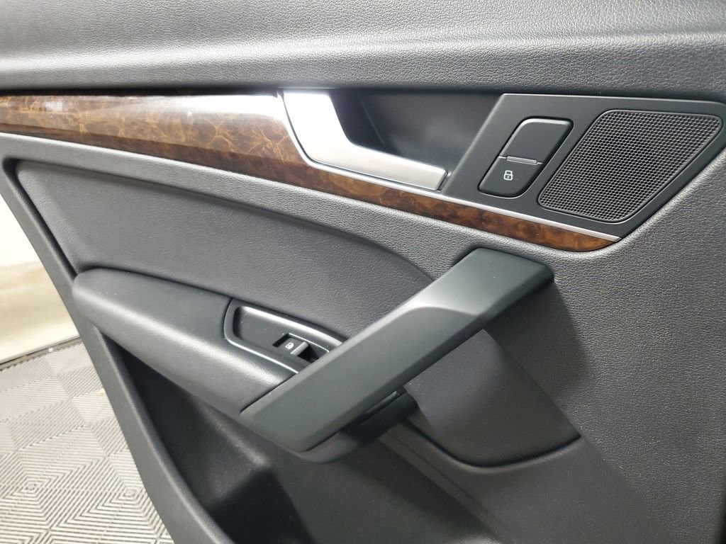 Certified 2018 Audi Q5 2.0T Premium Plus w/ Premium Plus Package AWD/4WD image 15