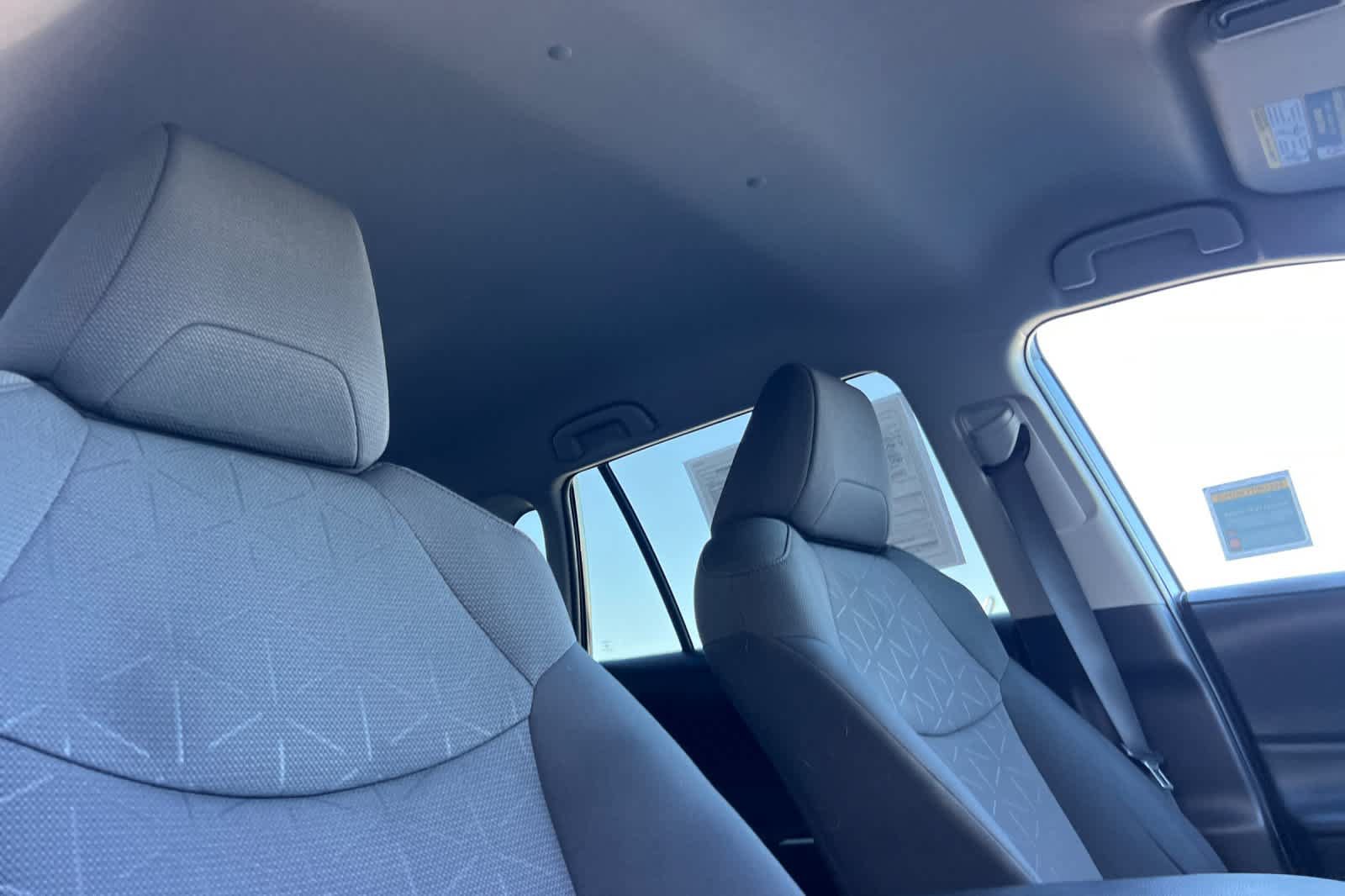 Used 2021 Toyota RAV4 XLE FWD image 18
