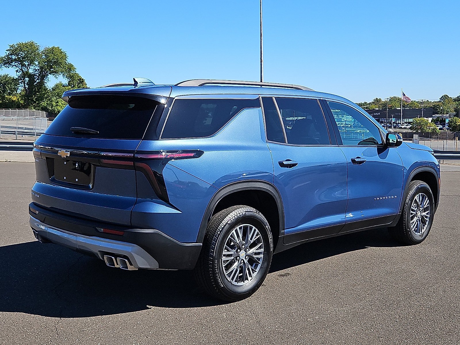 Used 2026 Chevrolet Traverse LT FWD image 6