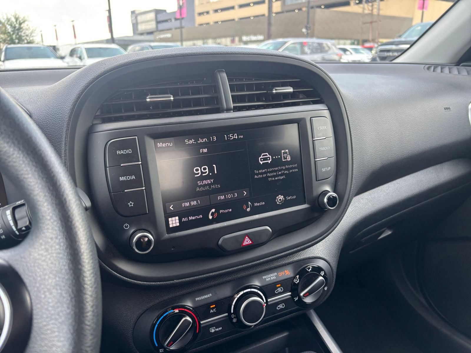 Used 2025 Kia Soul LX w/ LX Technology Package FWD image 20