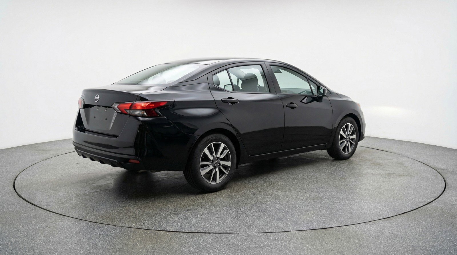 Used 2025 Nissan Versa SV image 9