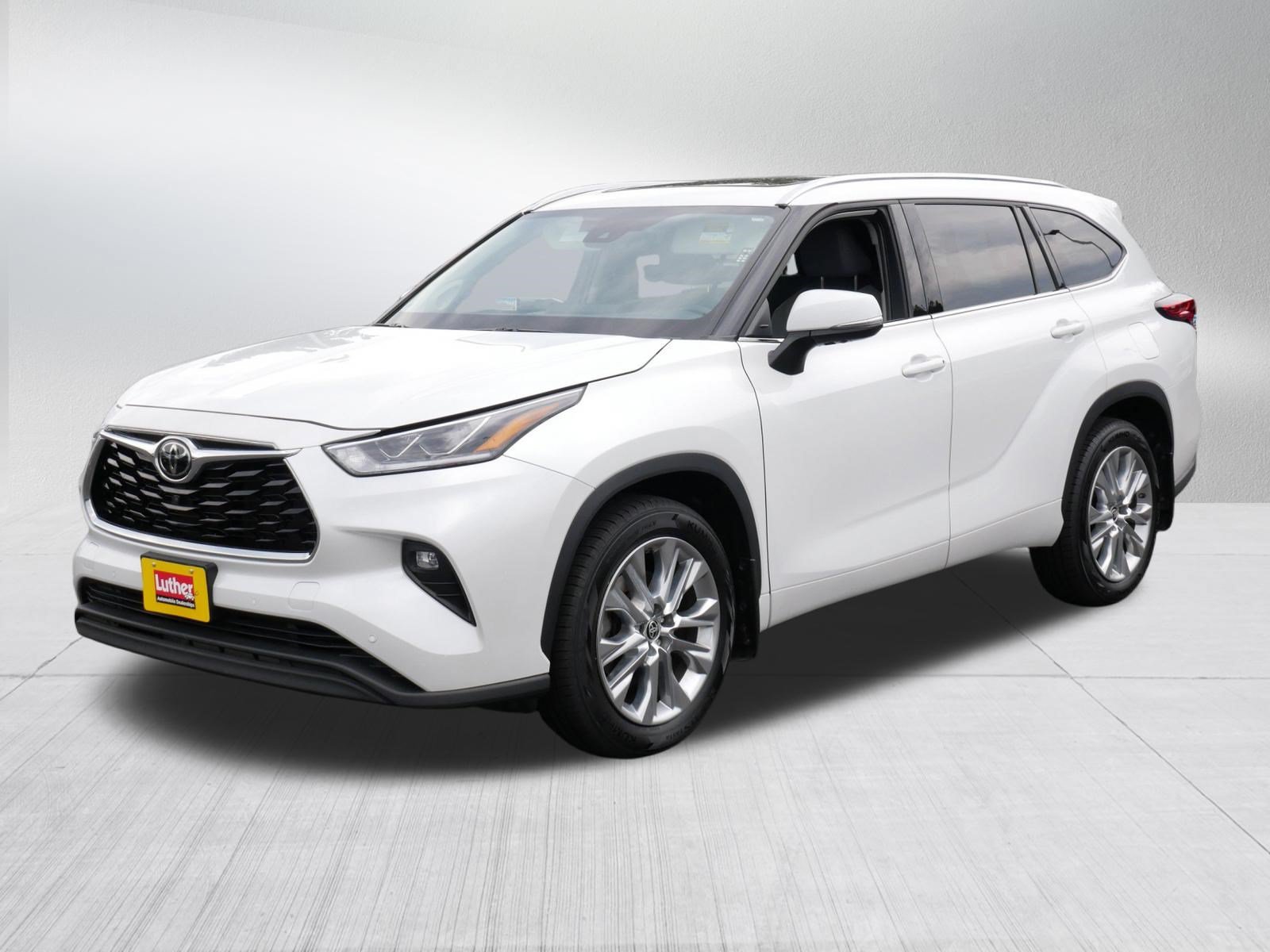 Used 2022 Toyota Highlander Limited AWD/4WD image 3
