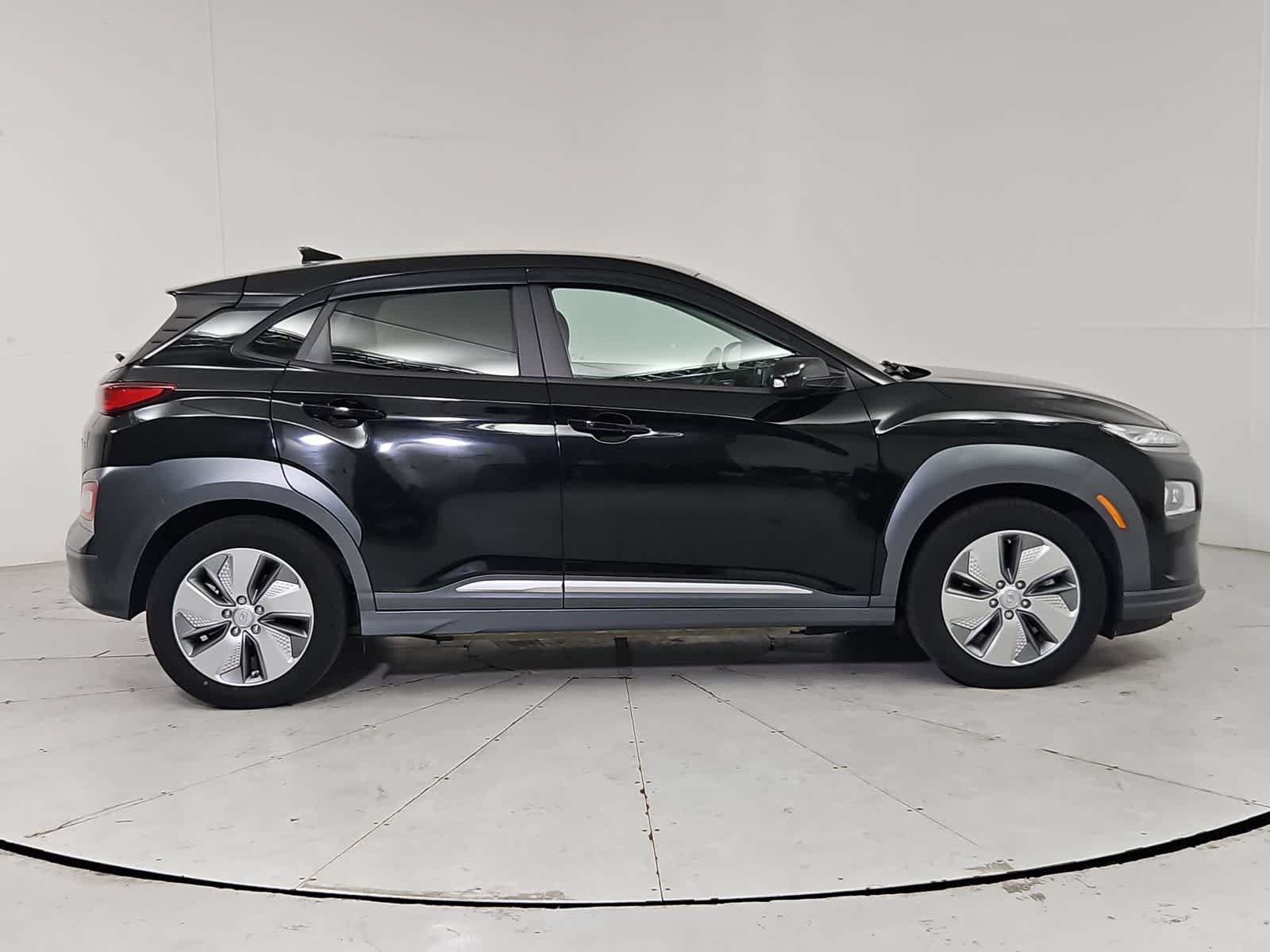 Used 2021 Hyundai Kona Limited w/ Cargo Package FWD image 7