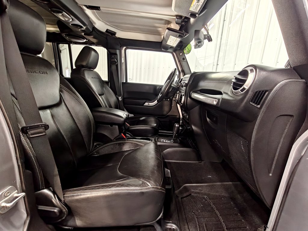 Used 2013 Jeep Wrangler Unlimited Rubicon w/ Dual Top Group AWD/4WD image 22