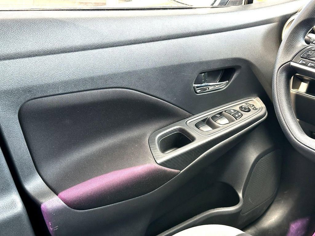 Used 2021 Nissan Versa SV image 27