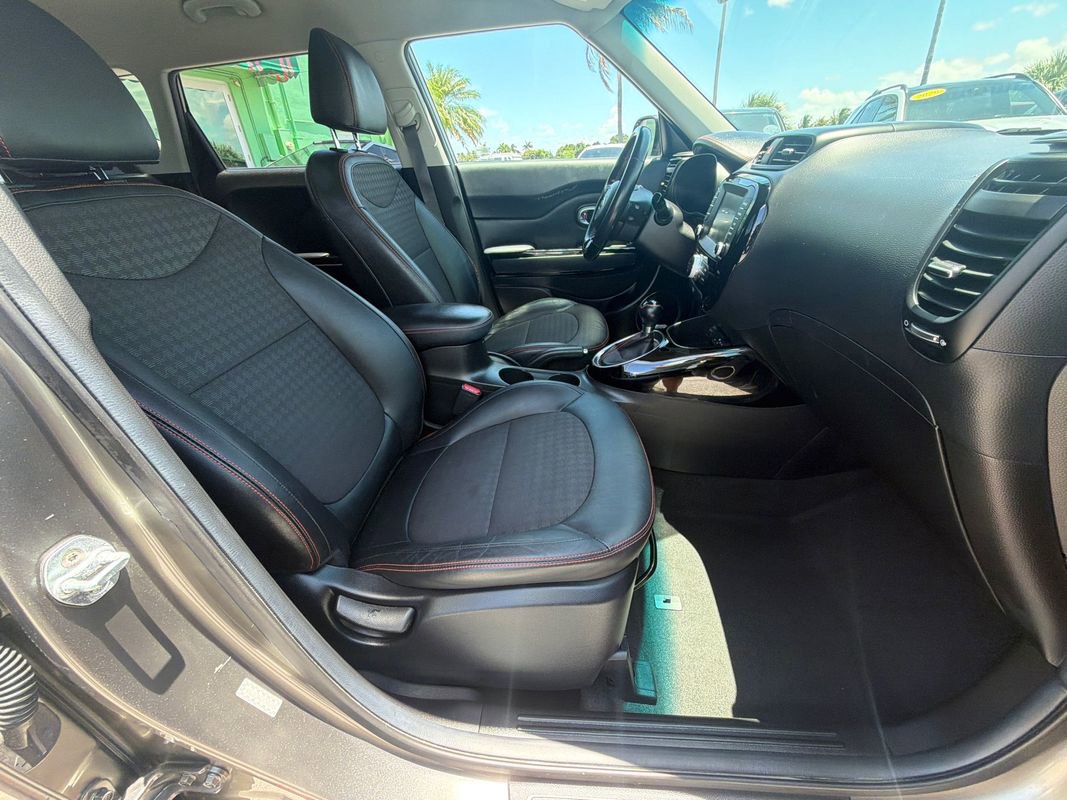 Used 2017 Kia Soul ! FWD image 22