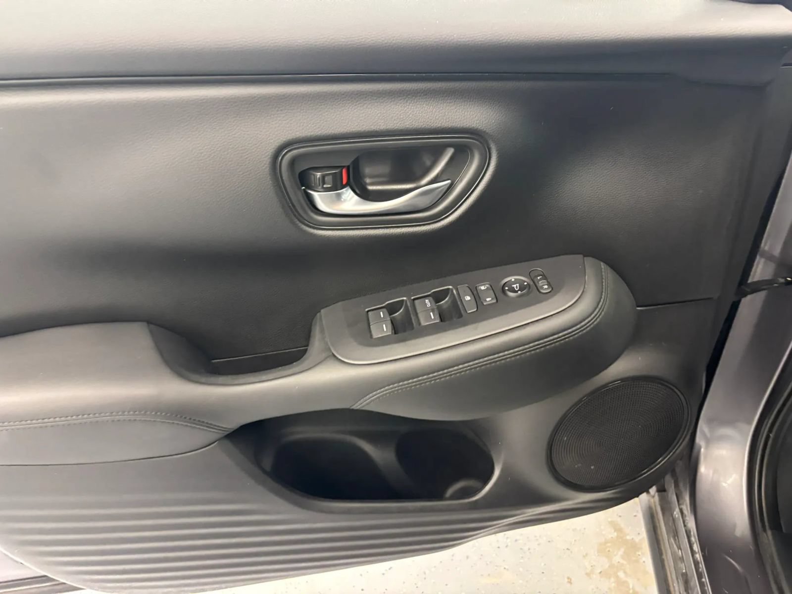 Used 2025 Honda HR-V LX image 45