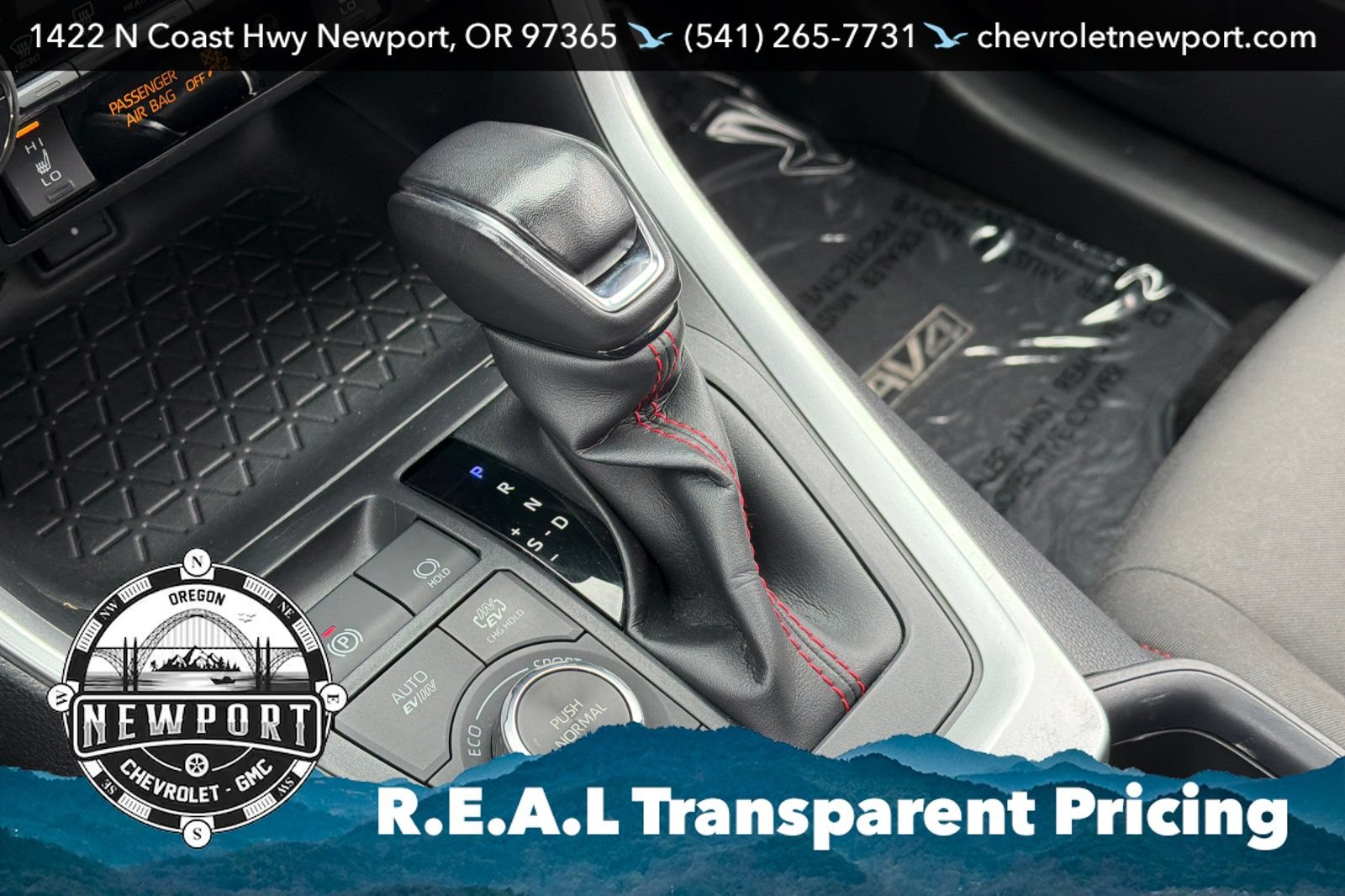 Used 2022 Toyota RAV4 SE w/ Weather & Moonroof Package AWD/4WD image 21
