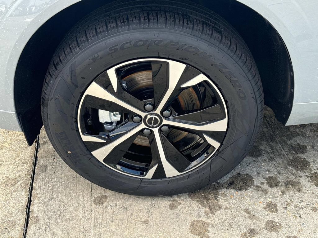 New 2026 Volvo XC60 B5 Core AWD/4WD image 4