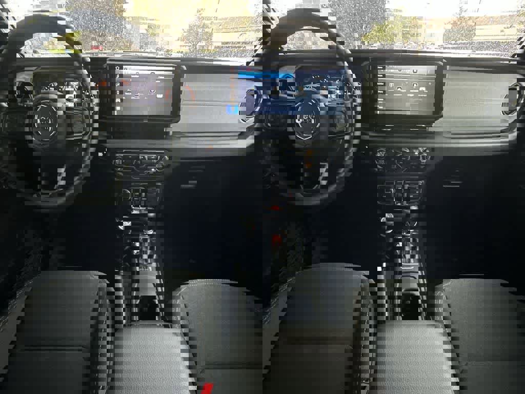 Used 2025 Jeep Gladiator Sport image 17