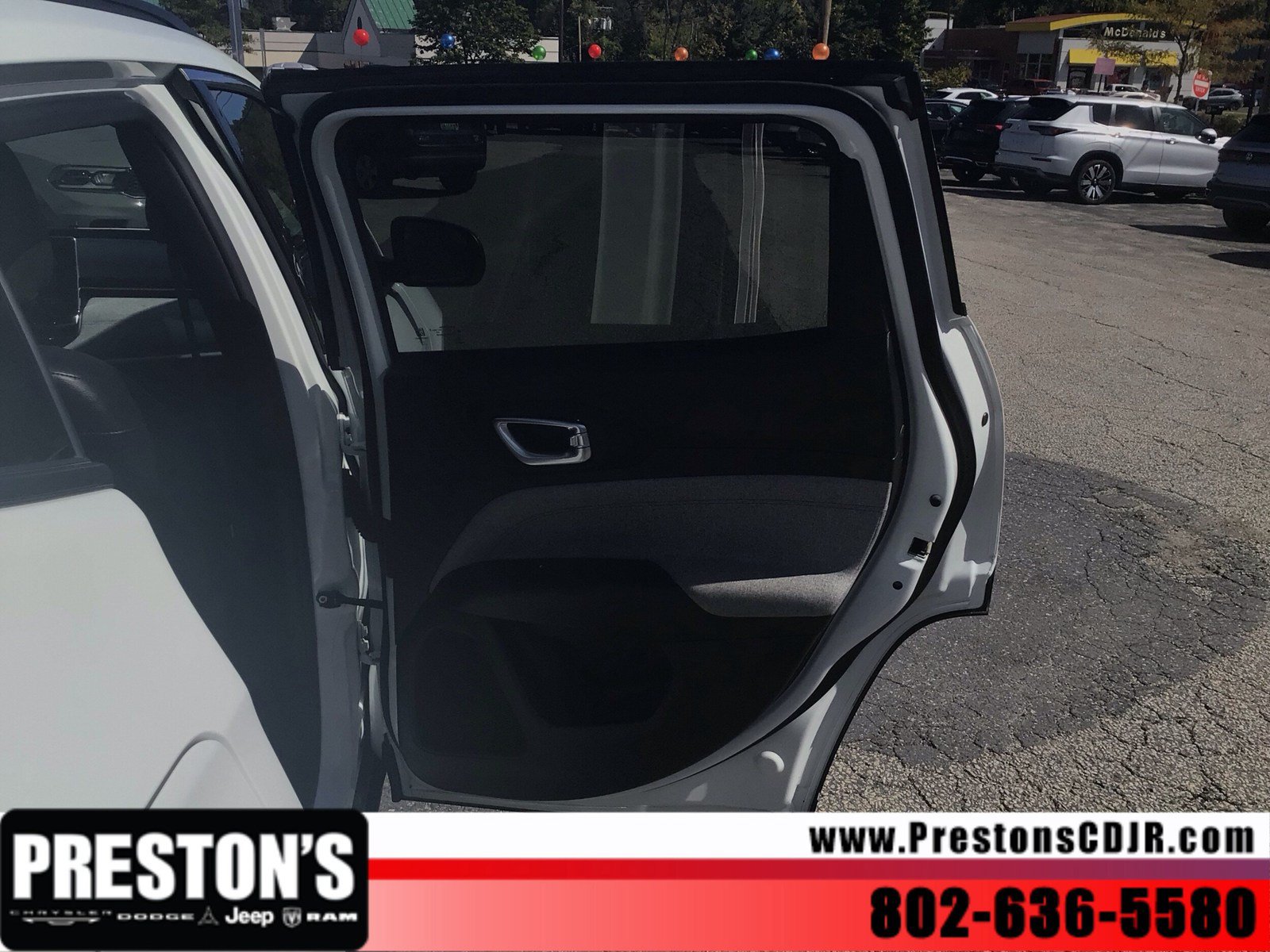 Used 2024 Jeep Compass Latitude AWD/4WD image 25