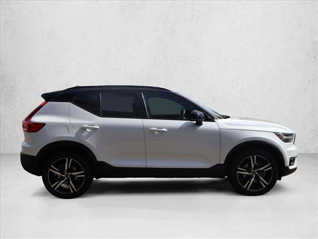 Used 2021 Volvo XC40 T4 R-Design w/ Climate Package FWD image 4
