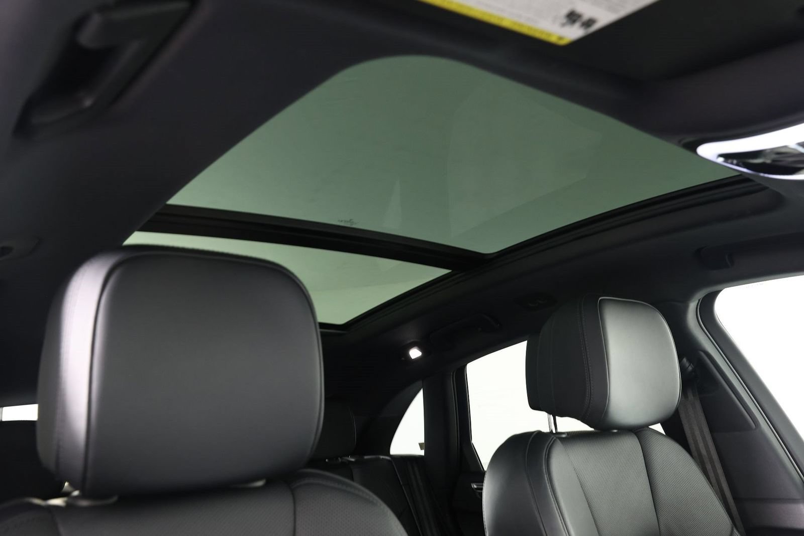 Certified 2023 Porsche Macan S AWD/4WD image 25
