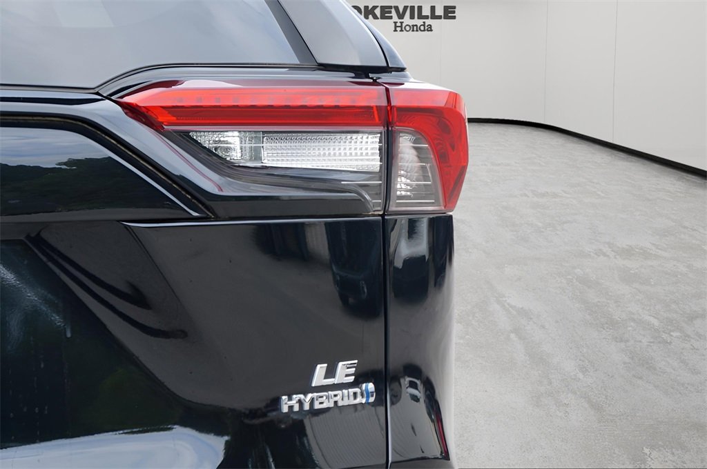 Used 2021 Toyota RAV4 LE image 6