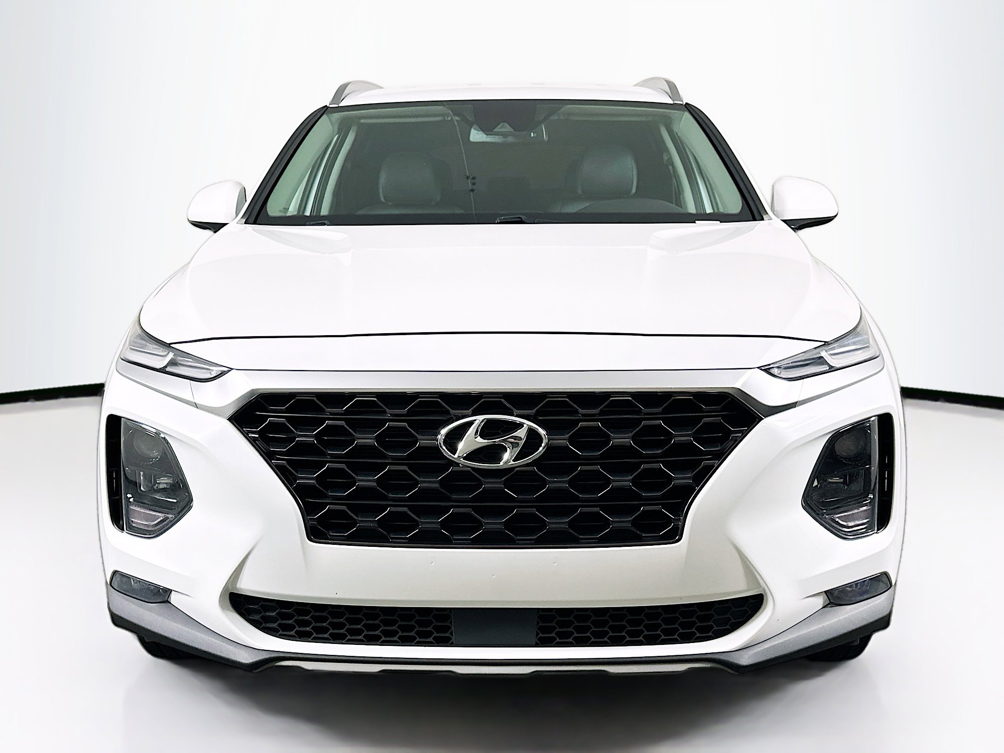 Used 2019 Hyundai Santa Fe SEL FWD image 2