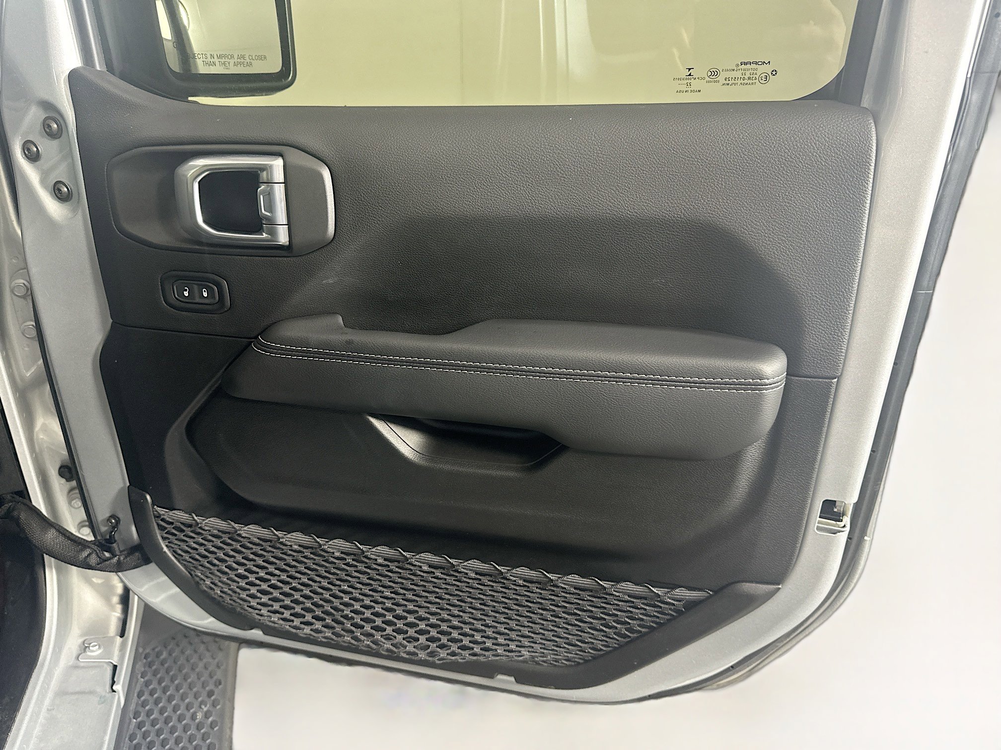 Used 2023 Jeep Wrangler Sahara w/ Cold Weather Group AWD/4WD image 32