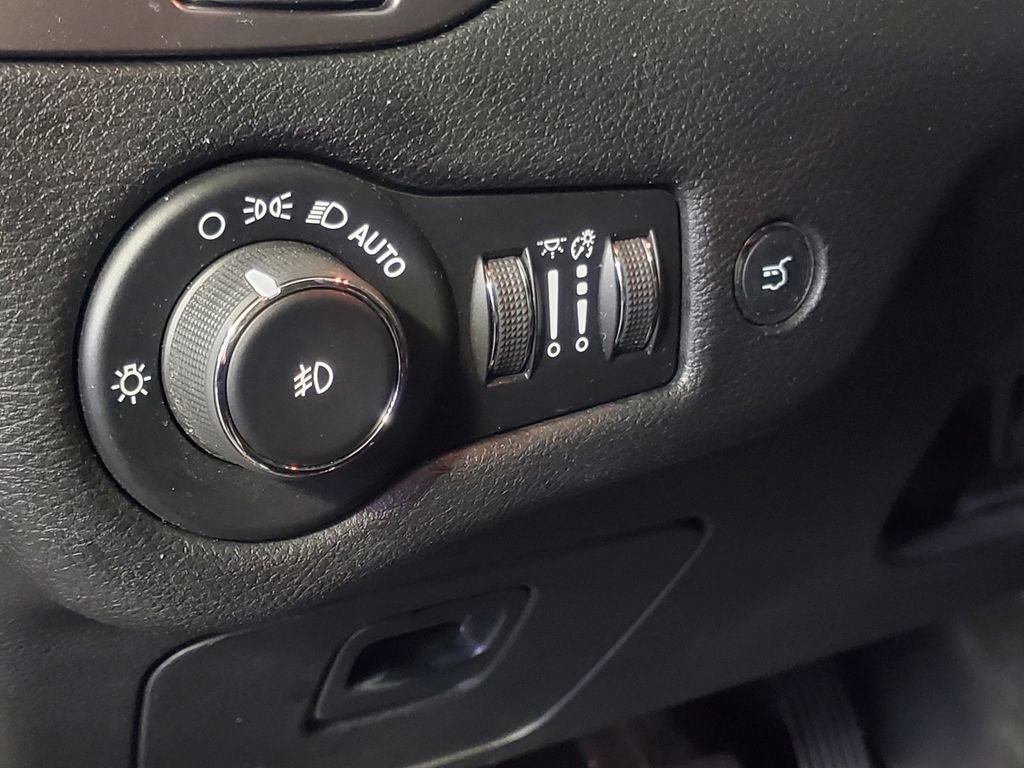 Used 2020 Jeep Cherokee Limited image 15
