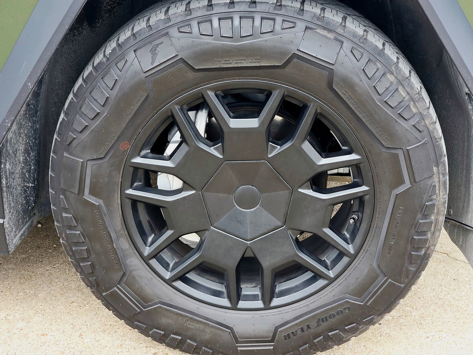 Used 2024 Tesla Cybertruck Cyberbeast AWD/4WD image 7