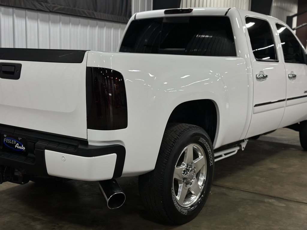 Used 2014 GMC Sierra 2500 Denali w/ Suspension Package, Off-Road image 15