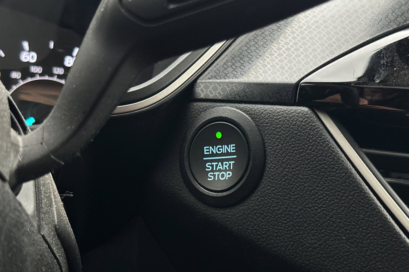 Used 2022 Ford Escape SEL w/ SEL Stealth AWD Package image 21