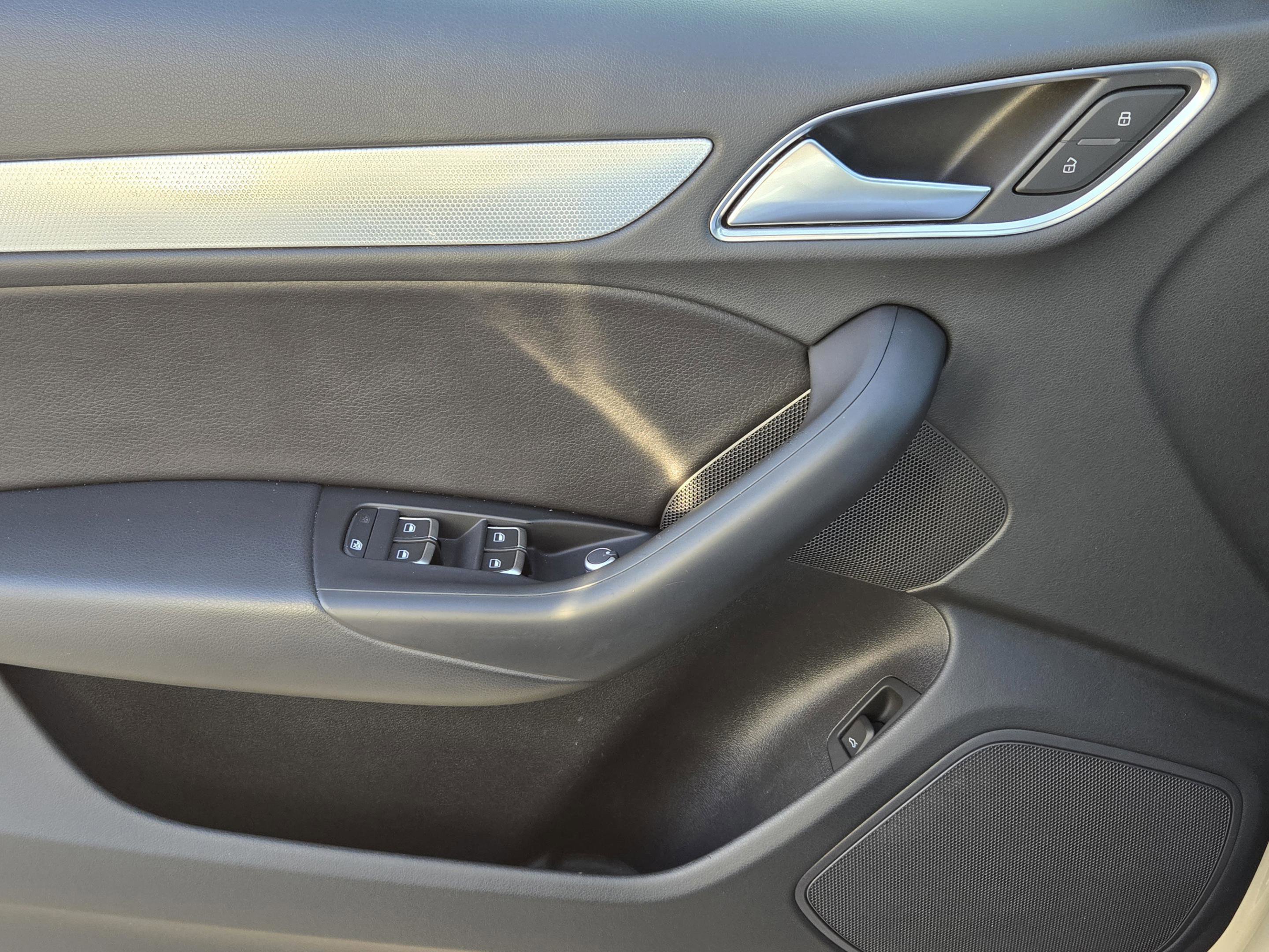 Used 2018 Audi Q3 2.0T Premium w/ Convenience Package image 31