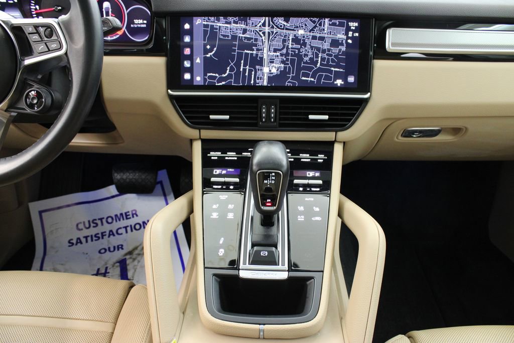 Certified 2023 Porsche Cayenne Platinum Edition image 29