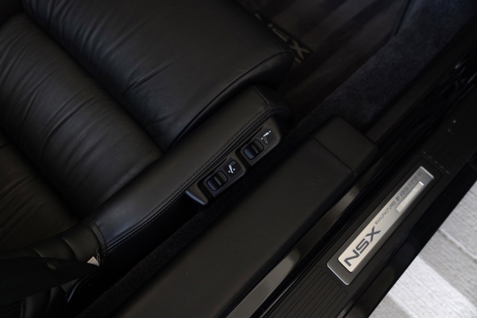 Used 1995 Acura NSX T RWD image 65