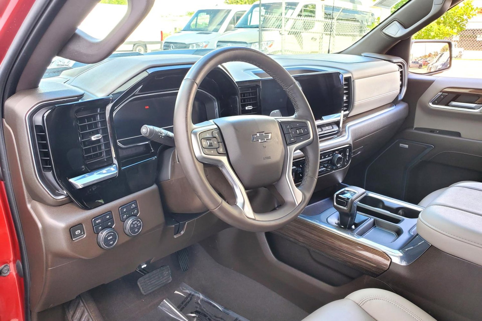 Used 2024 Chevrolet Silverado 1500 LT Trail Boss w/ LT Trail Boss Premium Package image 8