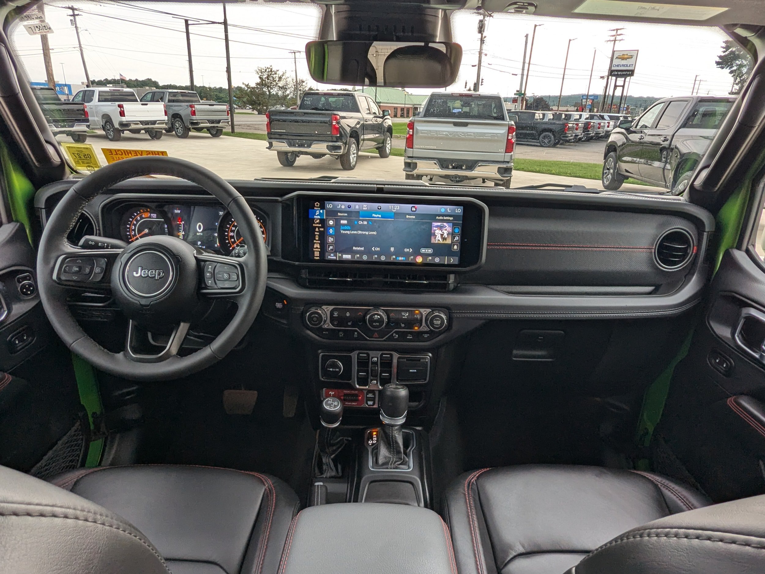 Used 2025 Jeep Wrangler Unlimited Rubicon AWD/4WD image 14