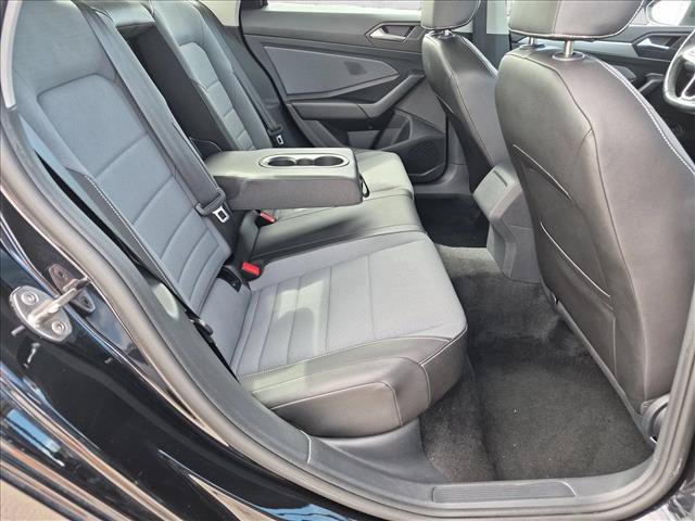 Used 2025 Volkswagen Jetta SE FWD image 19