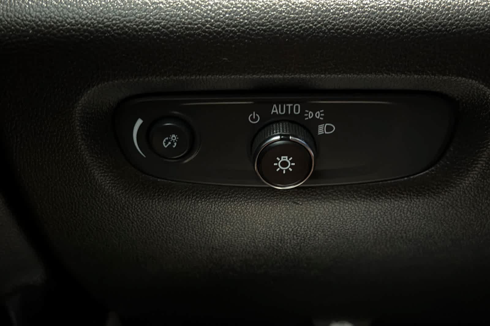 Used 2023 Chevrolet Traverse Premier w/ Redline Edition FWD image 32
